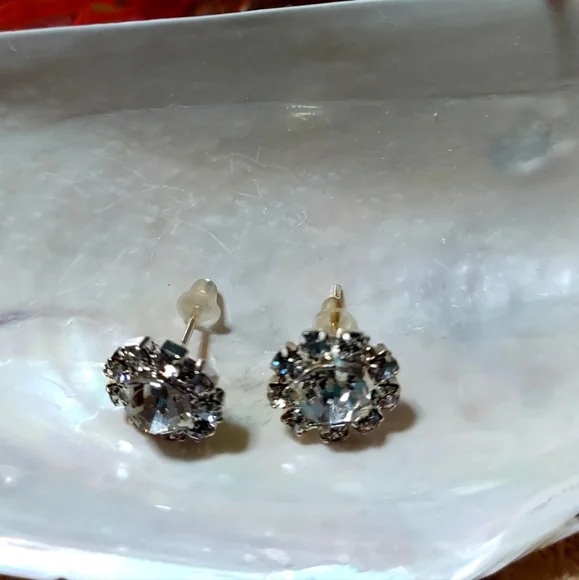 Silver flower with crystals women stud earrings - Picture 3 of 4